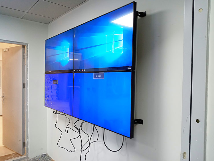 LCD Video Wall With Low Cost
