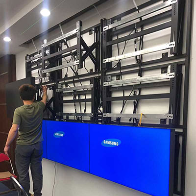Video Wall Mount with pop out